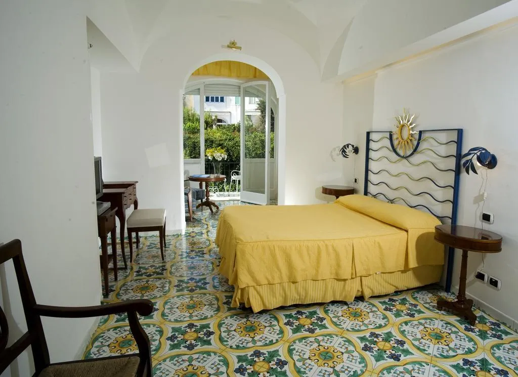 FAMILY ROOM STANDARD Room, Gatto Bianco, Naples