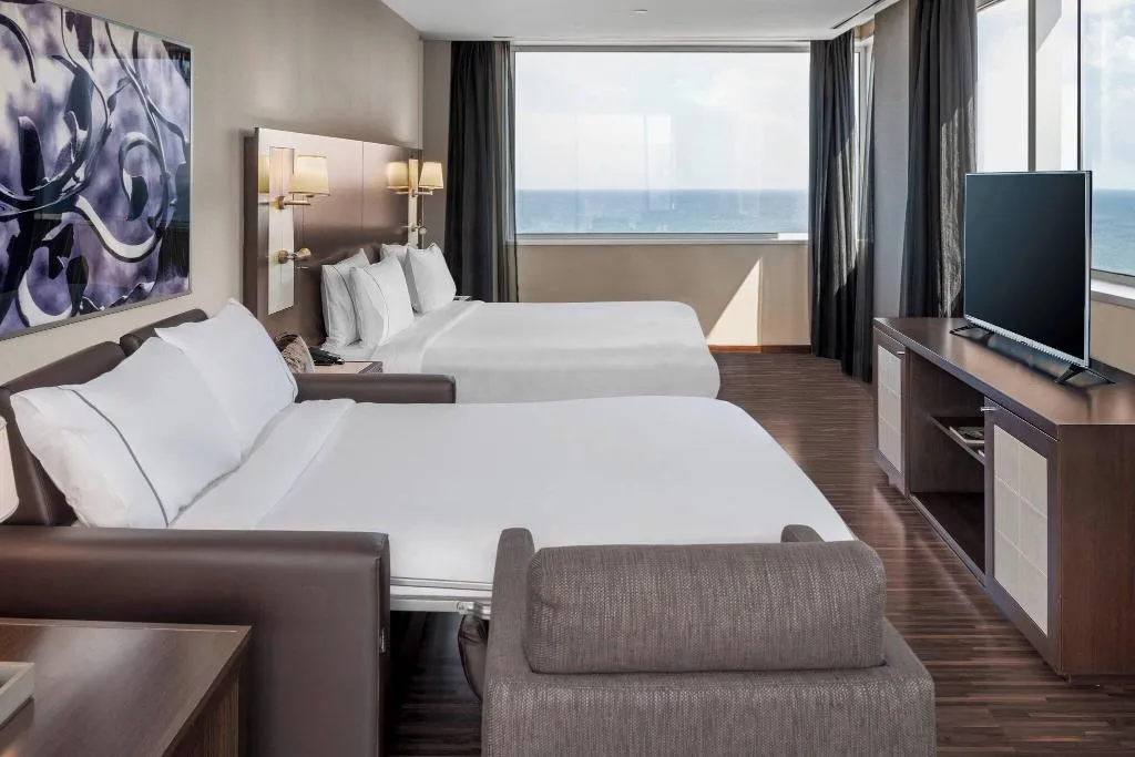 SUITE KING SIZE BED Room, Leonardo Royal Hotel Barcelona Forum, Barcelona