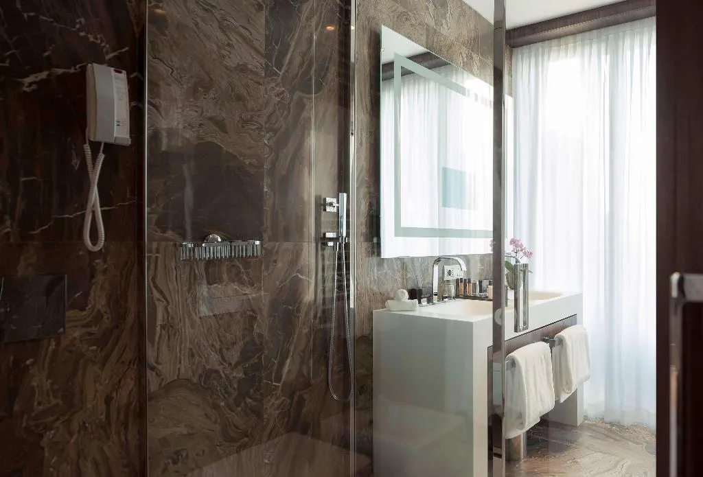 Room, Hyatt Centric Milan Centrale, Milan