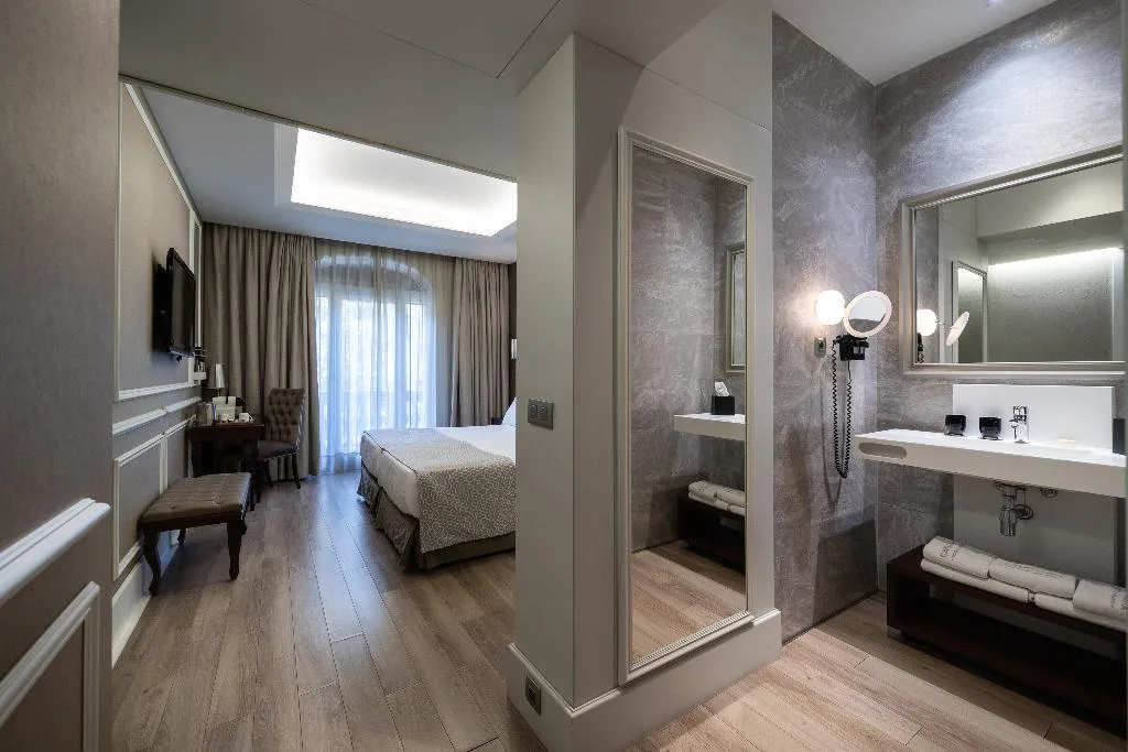 DOUBLE SINGLE USE WITH VIEWS Room, Catalonia Passeig de Gracia, Barcelona