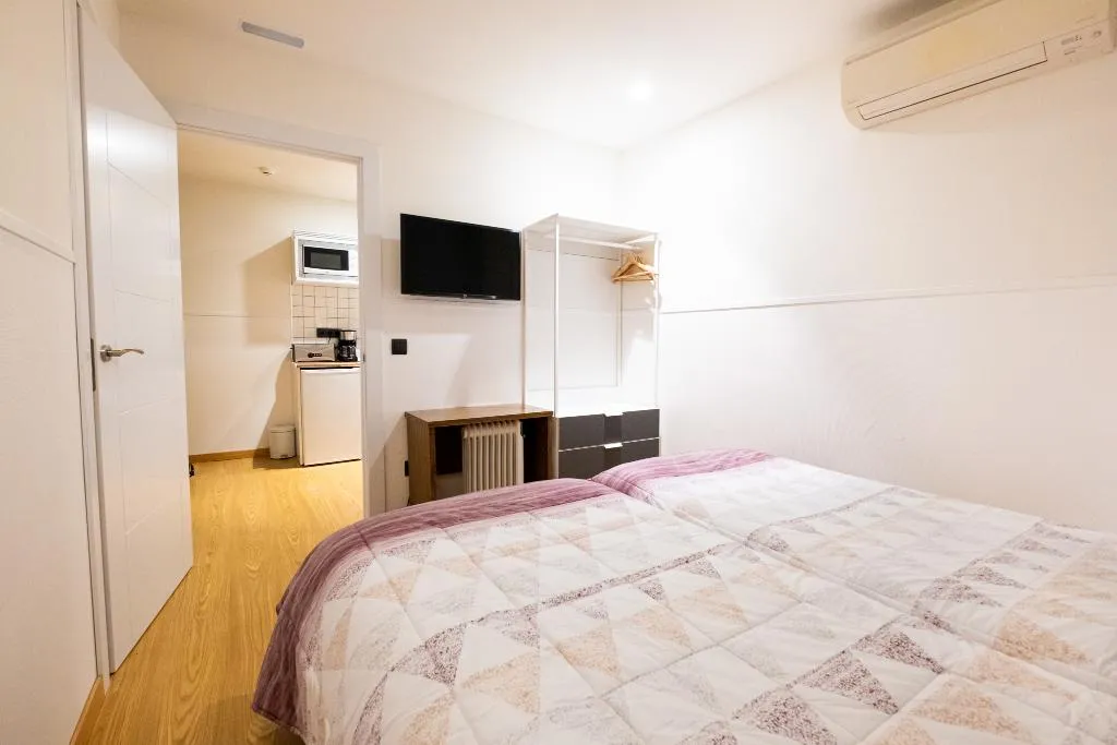 STUDIO ECONOMY Room, Far Home Bernabeu, Madrid