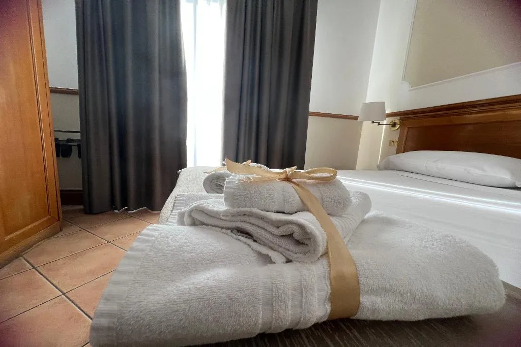 TRIPLE STANDARD Room, Leopardi Napoli, Naples