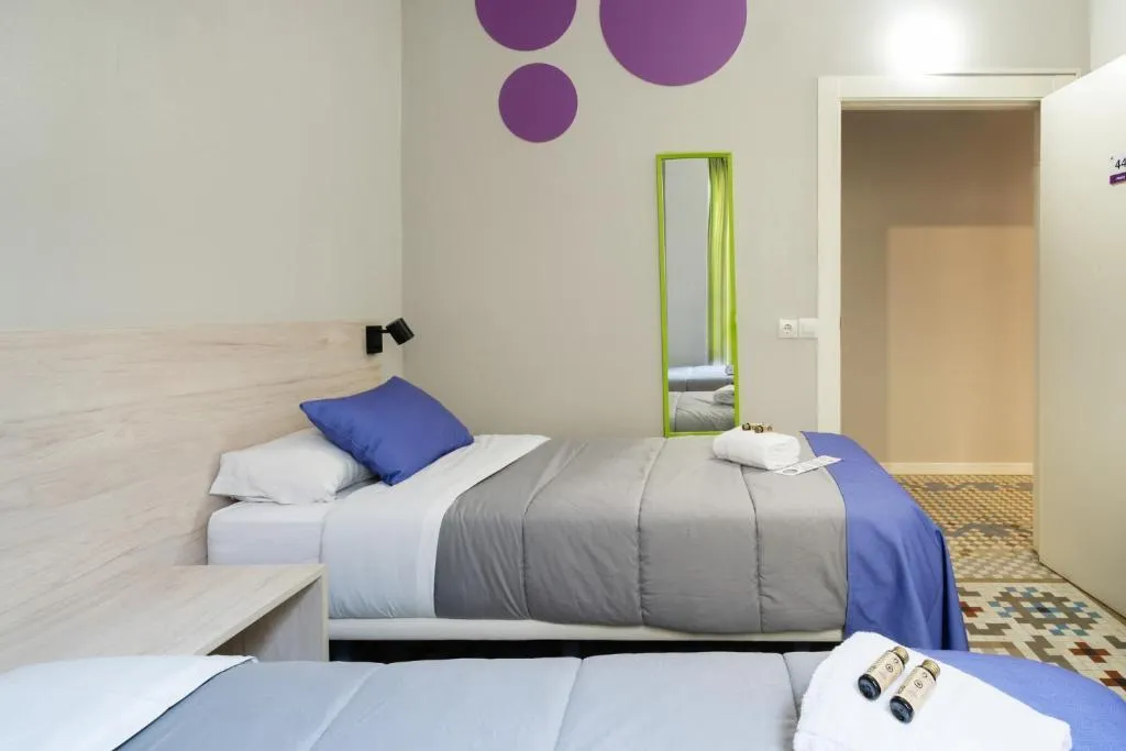 TWIN WITH SHARED BATHROOM Room, Purple Nest, Valencia