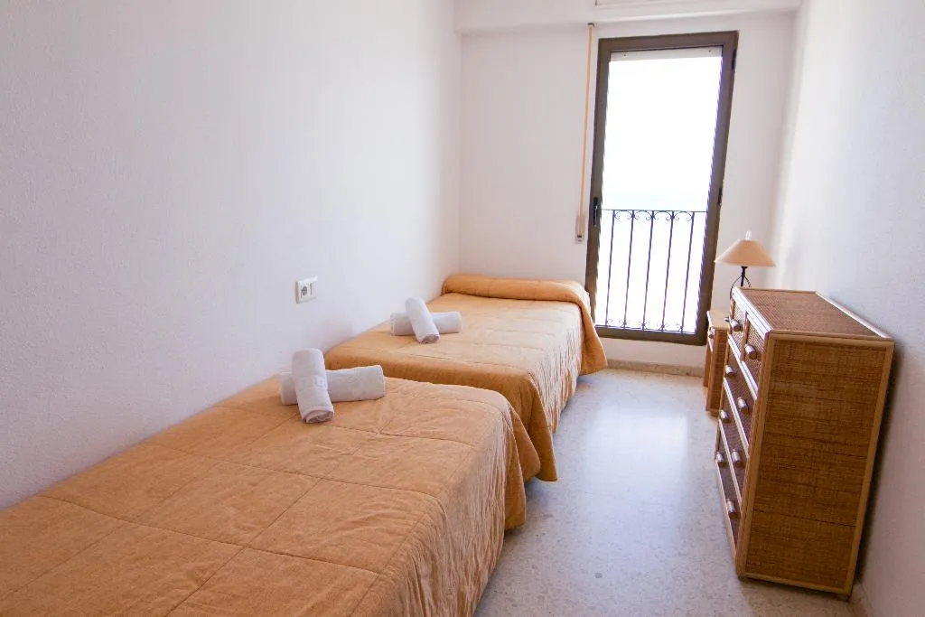 APARTMENT CAPACITY 4 TWO BEDROOMS Room, Valencia Port Saplaya Apartamentos, Valencia