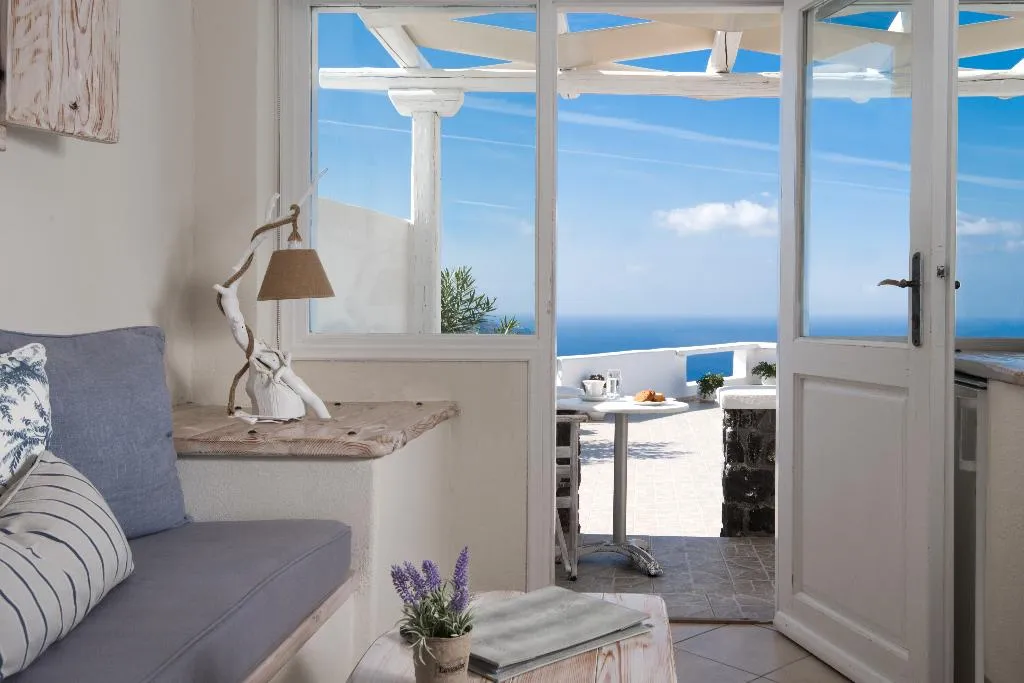 JUNIOR SUITE WITH VIEWS Room, Athermi Suites, Santorini