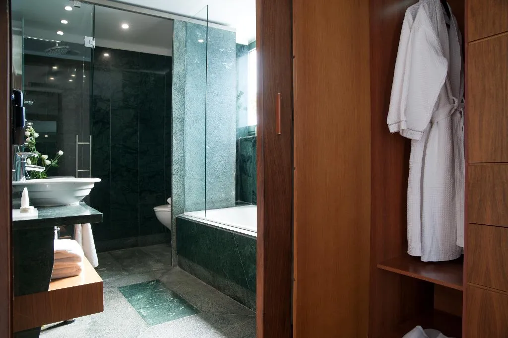JUNIOR SUITE STANDARD Room, Athenaeum Eridanus Luxury Hotel, Athens