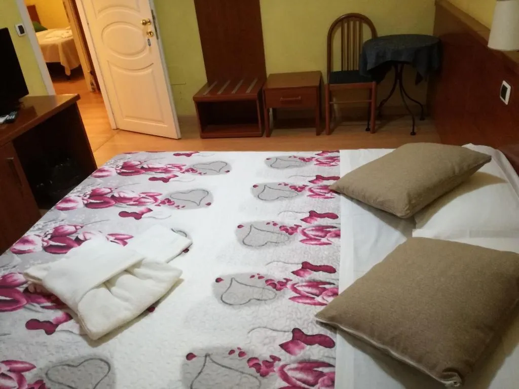 Room, La Casa Dellarte, Rome