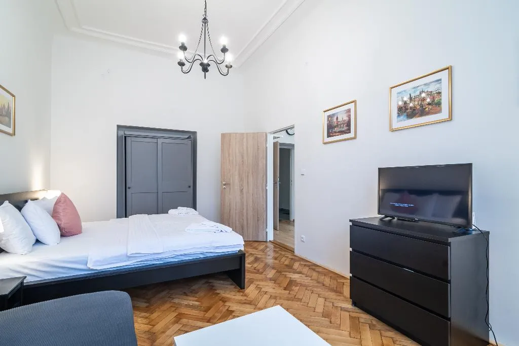 APARTMENT Private external bathroom Room, Royal Road Residence, Prague