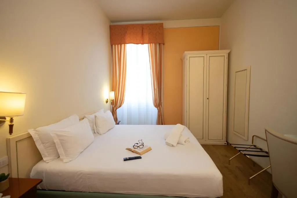 Double or Twin SUPERIOR LAKE VIEW Room, LVG Hotel Collection - Hotel Pallanza, Milan