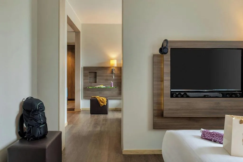 DOUBLE STANDARD Room, Moxy Milan Airport, Milan