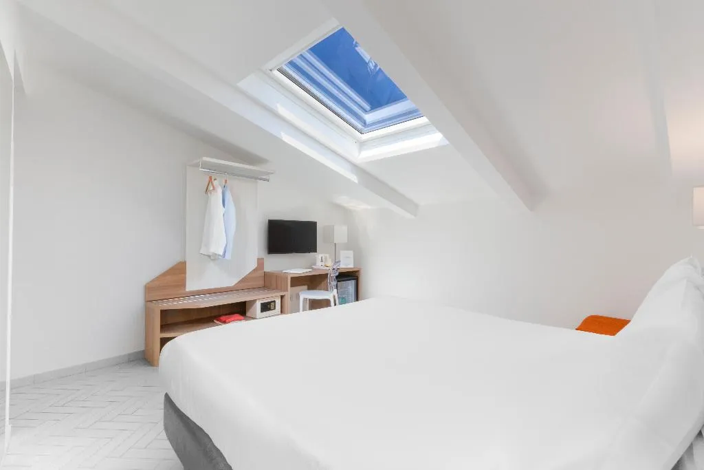 STUDIO STANDARD Room, Palazzo Tasso, Naples