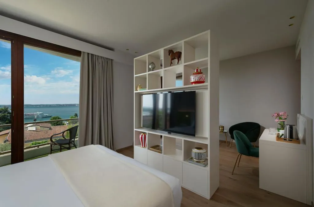 JUNIOR SUITE LAKE VIEW Room, Olivi Hotel & Natural Spa, Milan