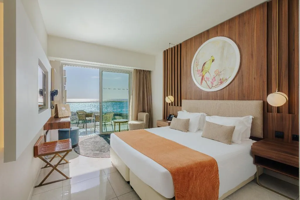 SUITE HONEYMOON Room, Nissiblu Beach Resort, Cyprus