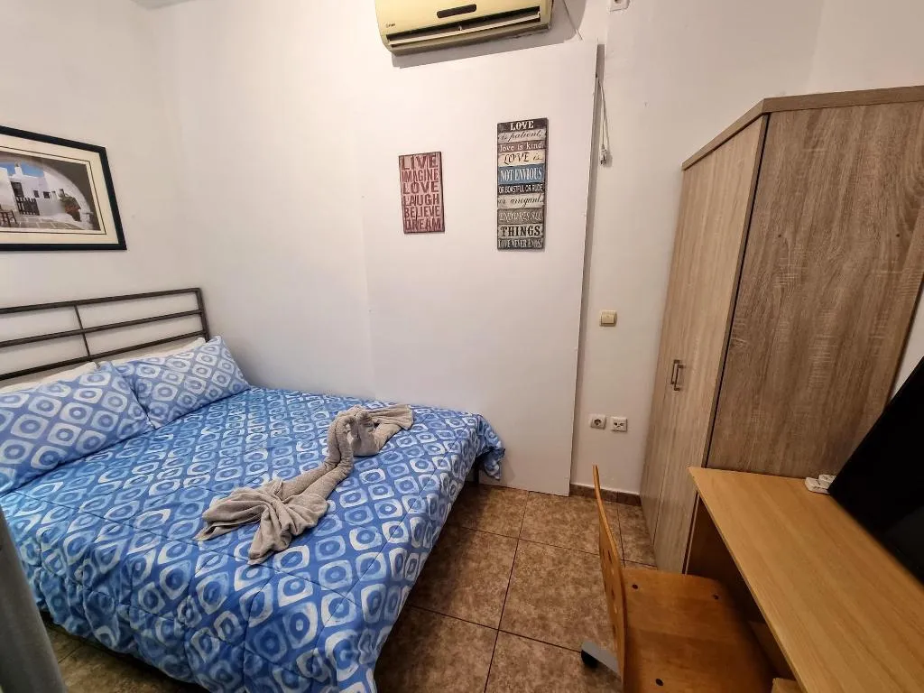 Room, Pleasure Beachside Studios, Santorini