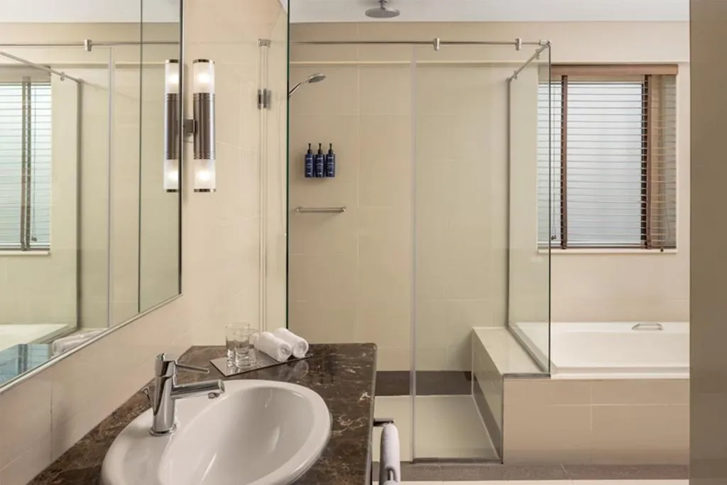 Room, Radisson Blu Hotel Dubai Barsha Heights, Dubai