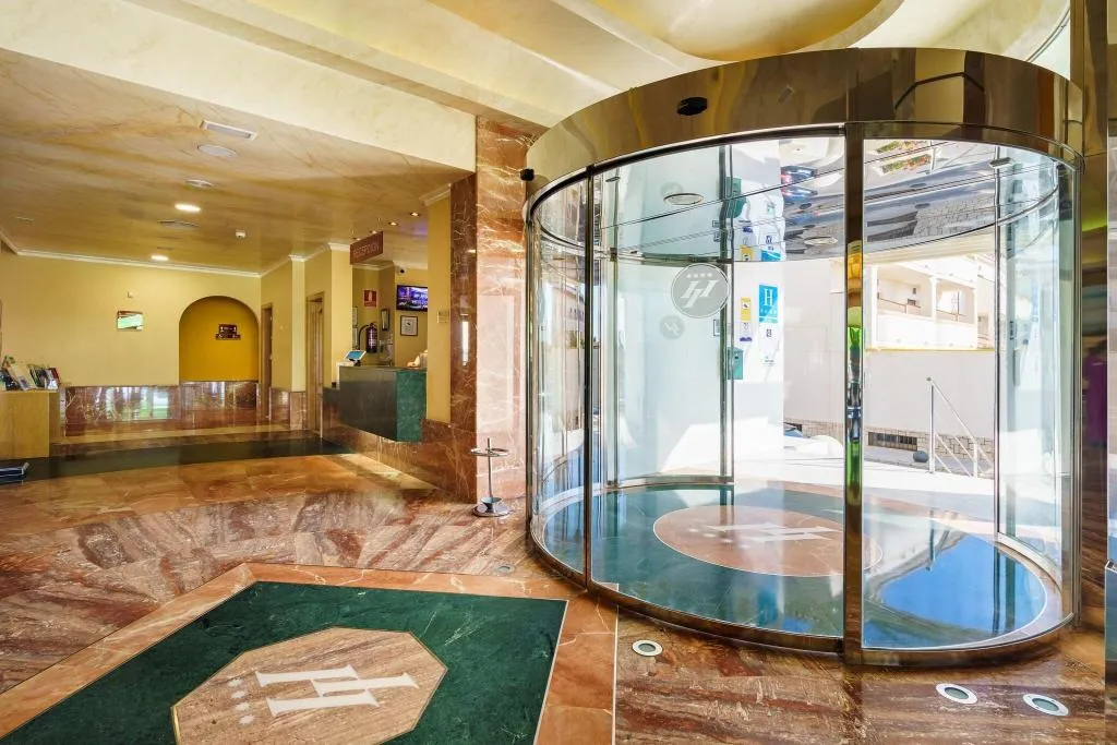 Lobby, Isabel, Costa Del Sol