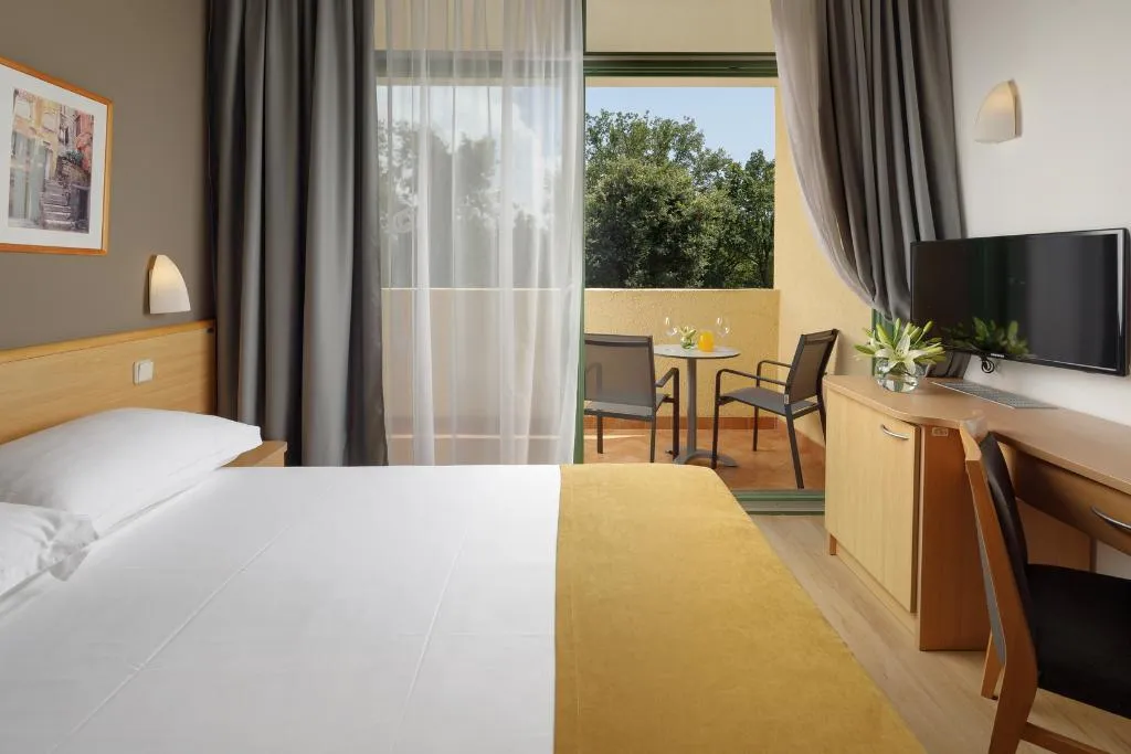 DOUBLE ECONOMY Room, Hotel Aurora Plava Laguna, Istria