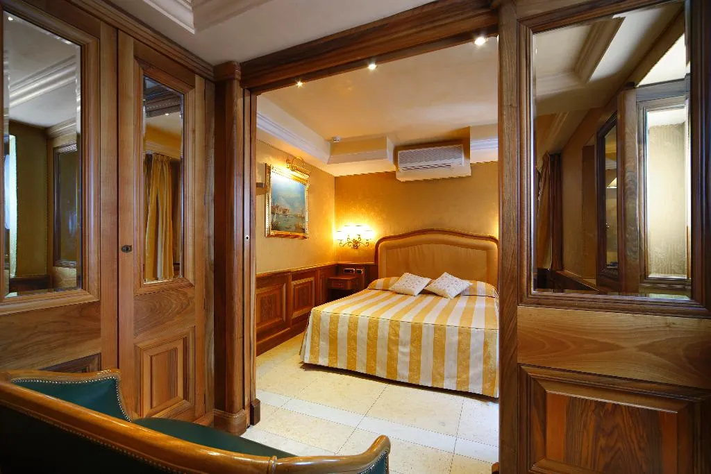 DOUBLE STANDARD Room, Ca' dei Conti, Venice