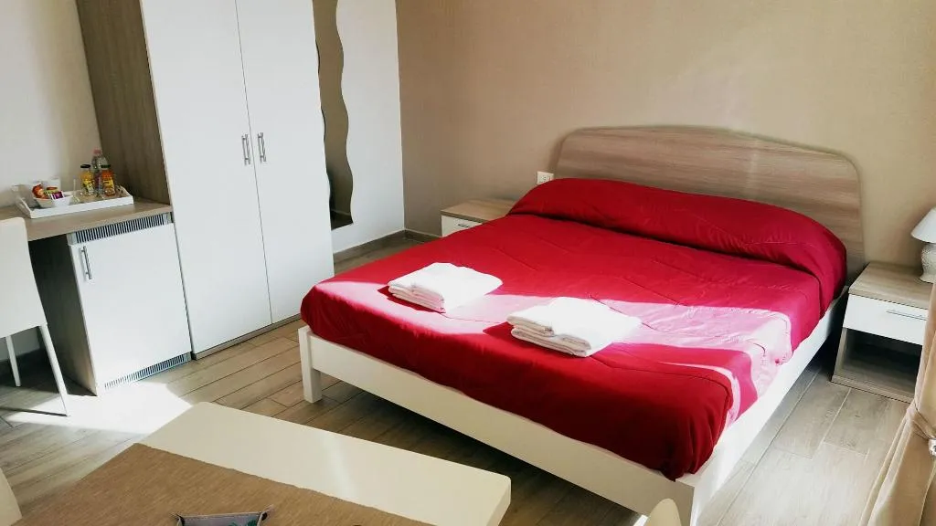 Room, Funikulì Funikulà, Naples