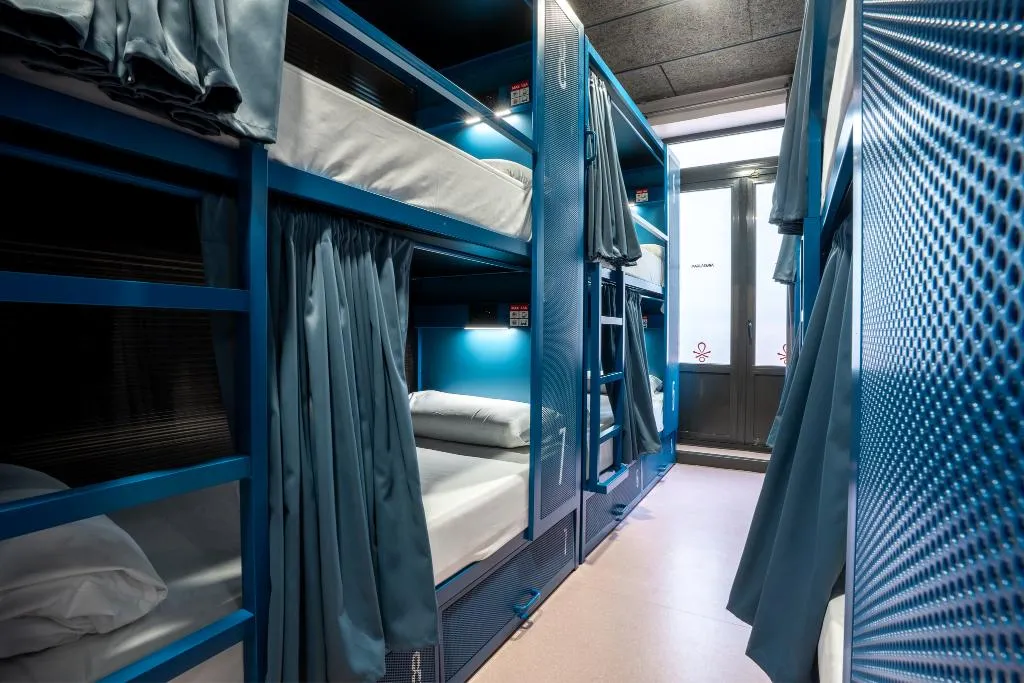 Room CAPACITY 8 Room, Malacuna Barcelona, Barcelona