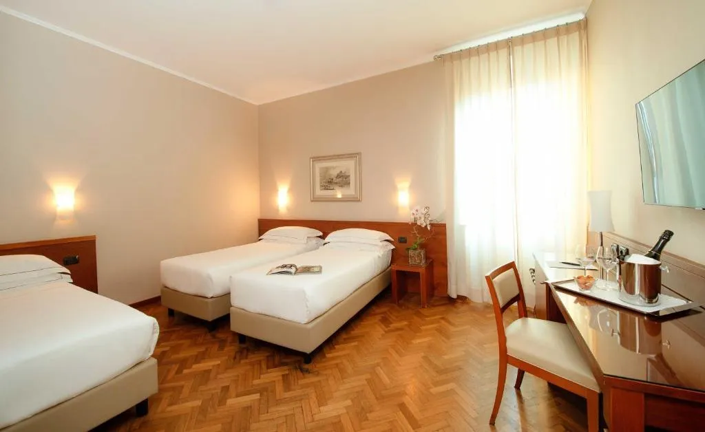 TRIPLE CLASSIC Room, Fenice Hotel Milan, Milan