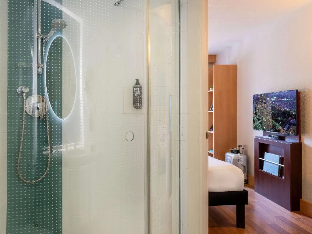 DOUBLE WITH DOUBLE BED Room, ibis Madrid Alcobendas, Madrid
