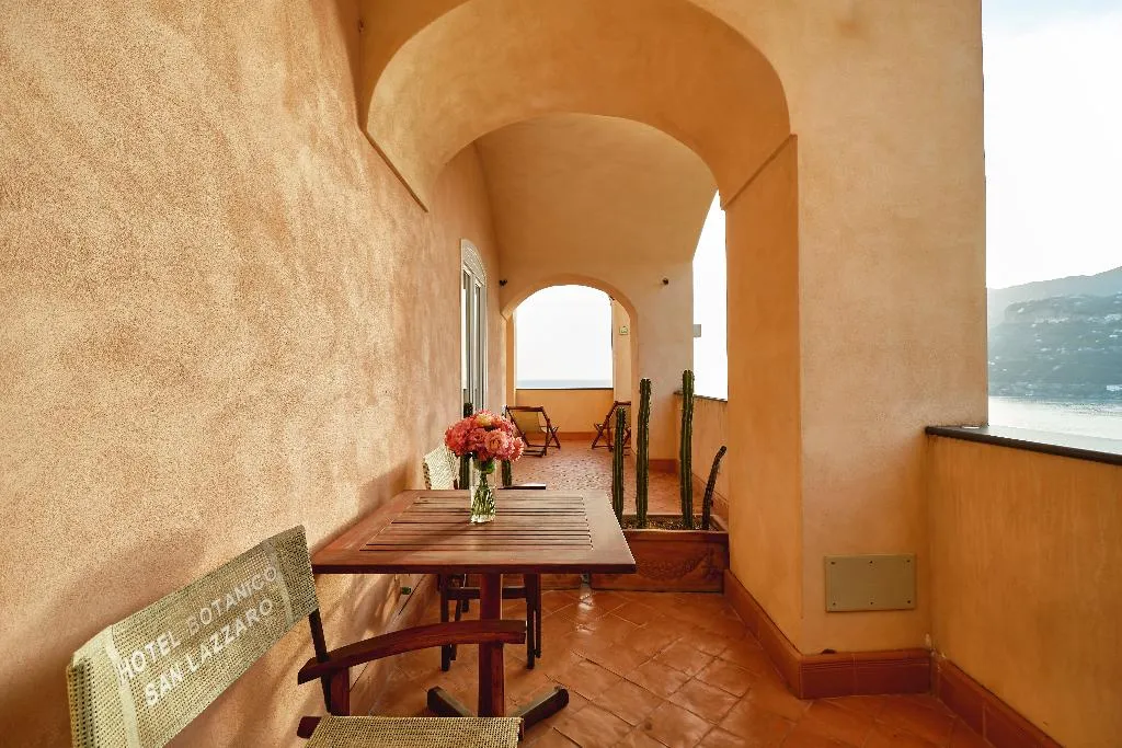 QUADRUPLE STANDARD Room, Botanico San Lazzaro, Naples