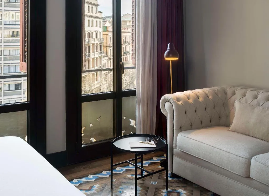 Room PREMIUM Room, Alexandra Barcelona, Curio Collection by Hilton, Barcelona