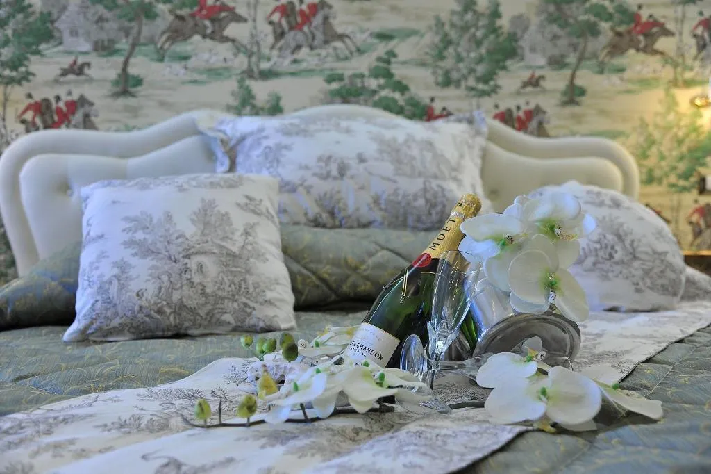 Room, B&B Le Cycas, Naples