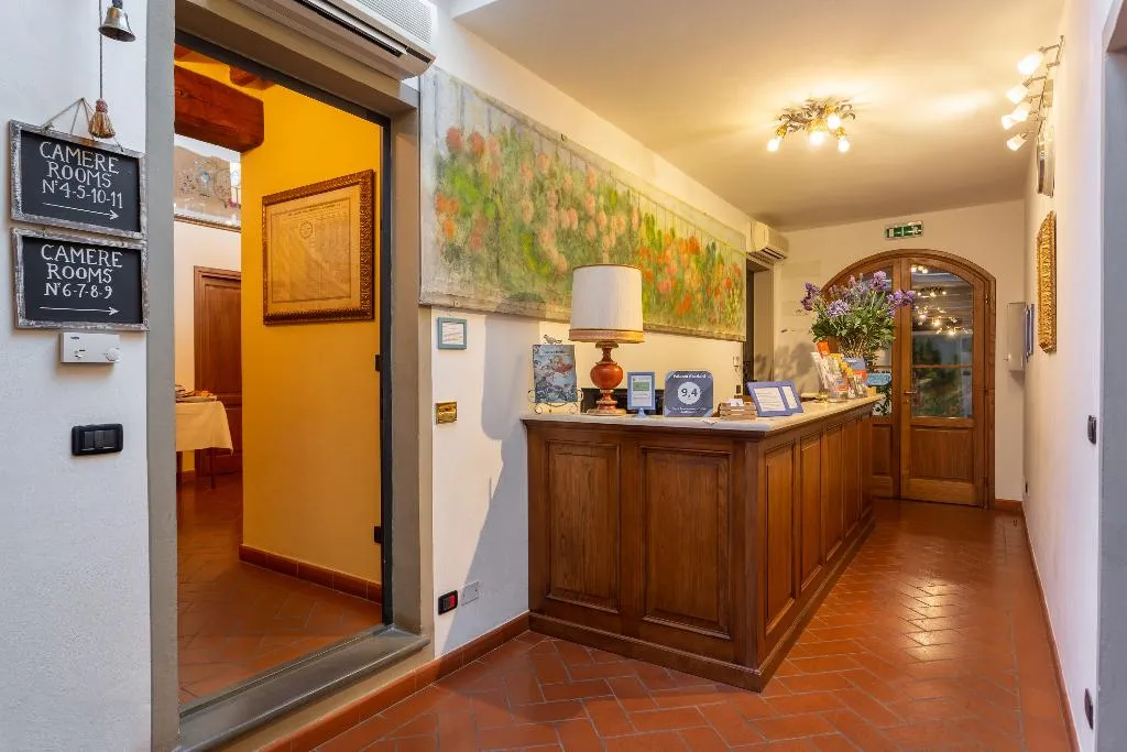 Lobby, Palazzo Graziani, Florence