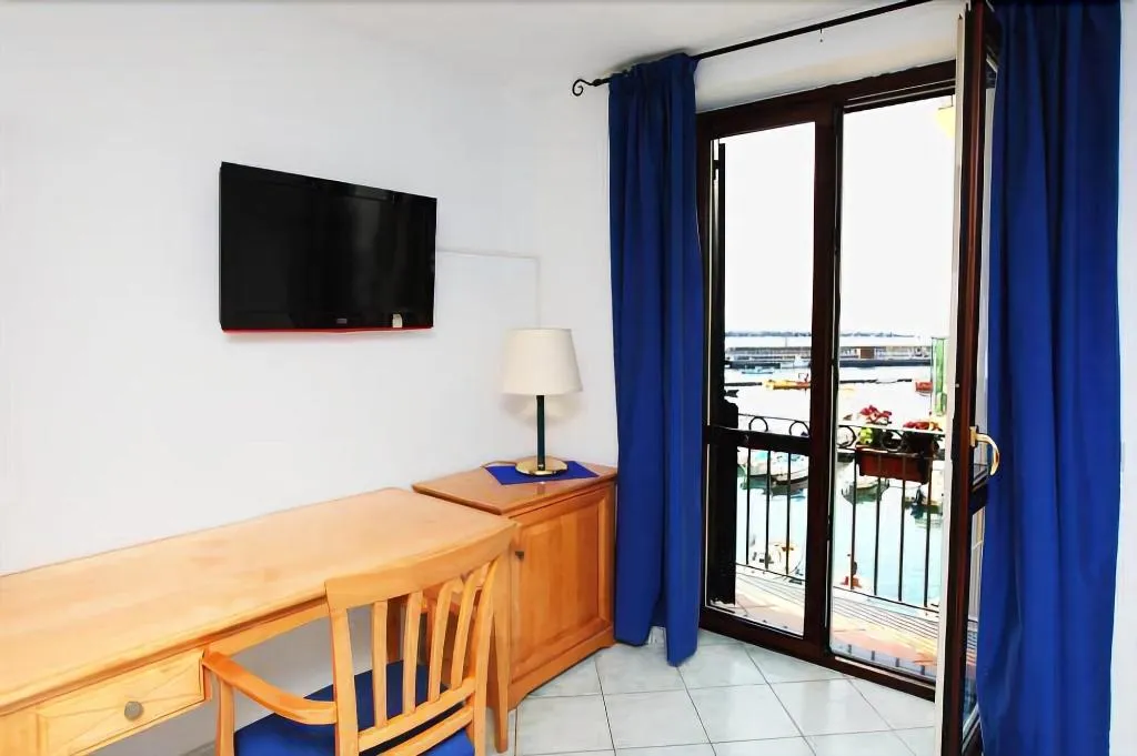 Room, L'Approdo, Naples