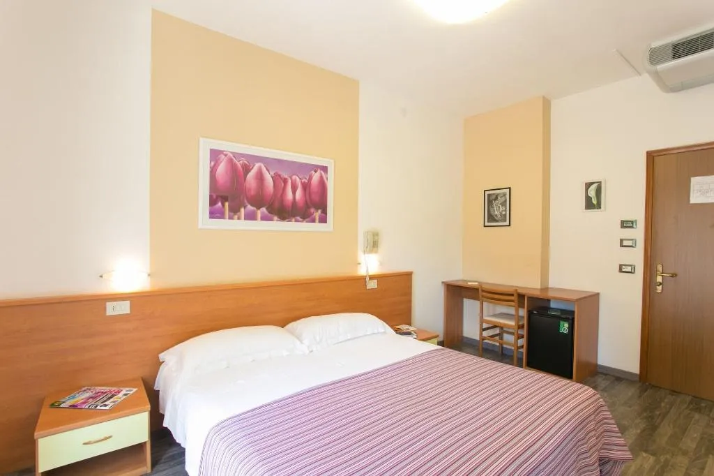 Room, Domingo, Venice