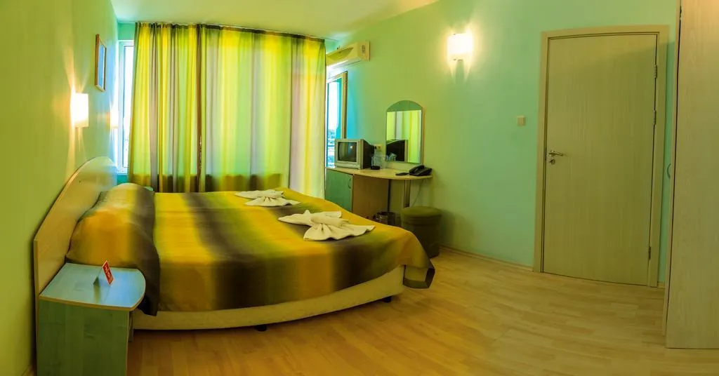 Room, Boomerang, Bourgas