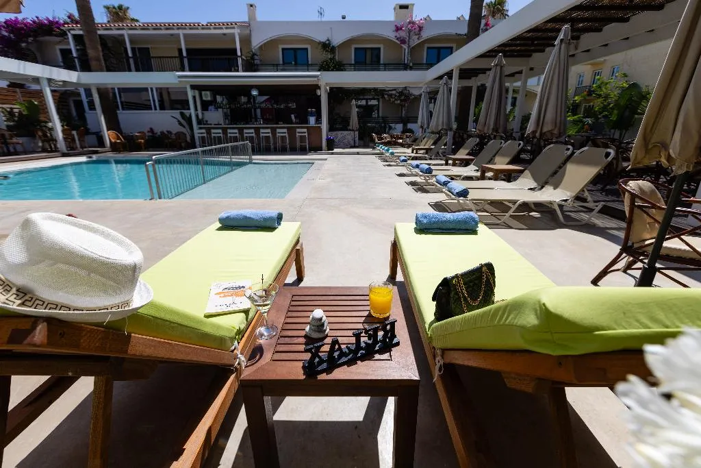 Bar, Trefon Hotel Apartments & Suites, Crete