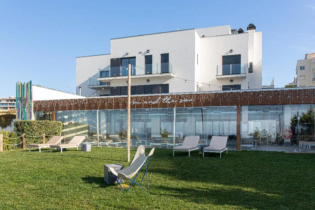 Pool, You and the sea, Lisbon
