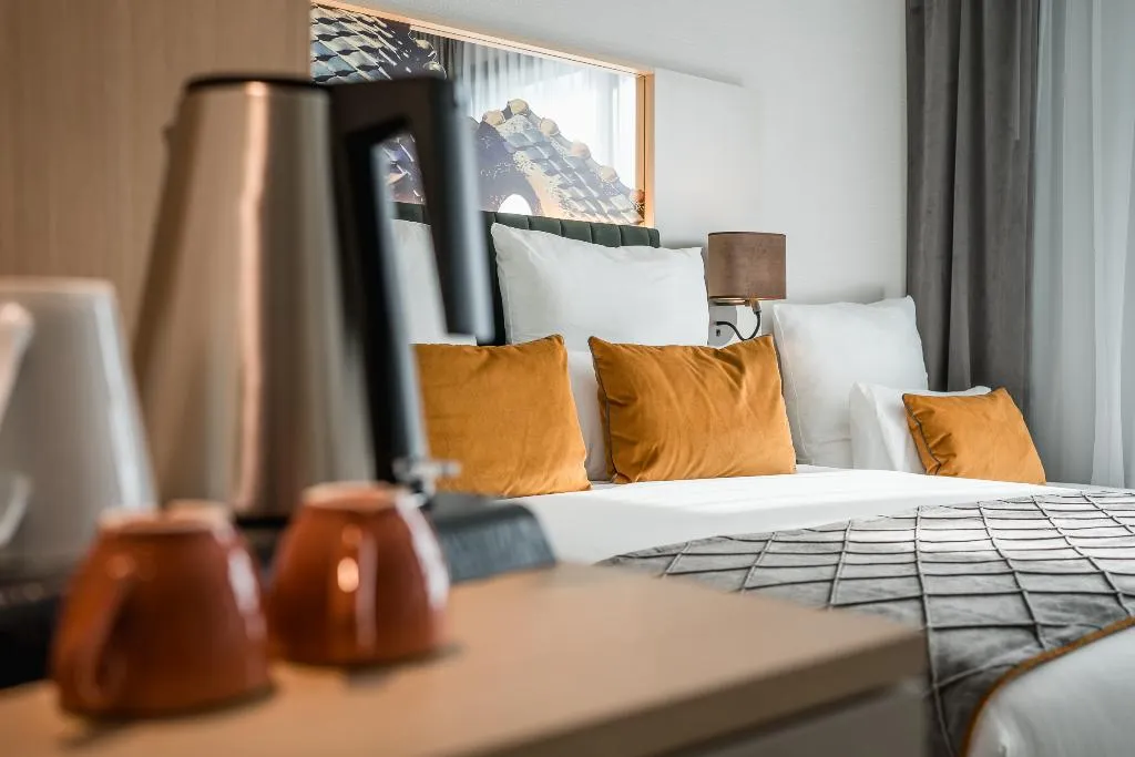 TRIPLE COMFORT Room, Leonardo Royal Hotel Barcelona Fira, Barcelona