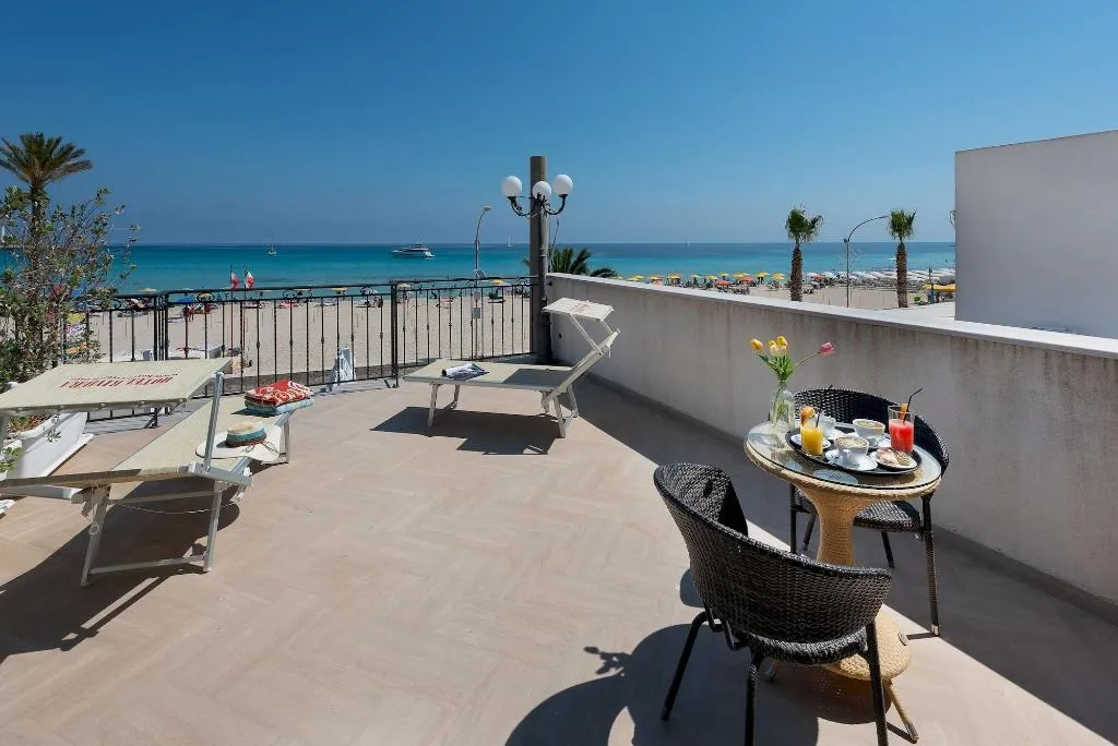 Room, Riviera, Palermo