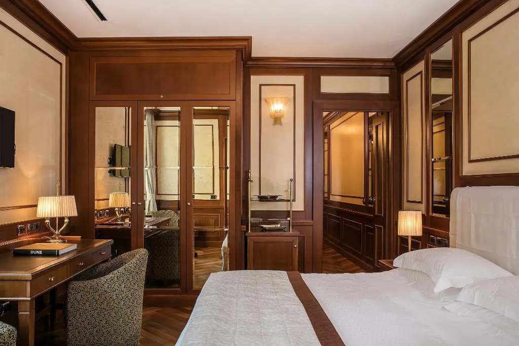 JUNIOR SUITE CAPACITY 3 Room, Manzoni, Milan