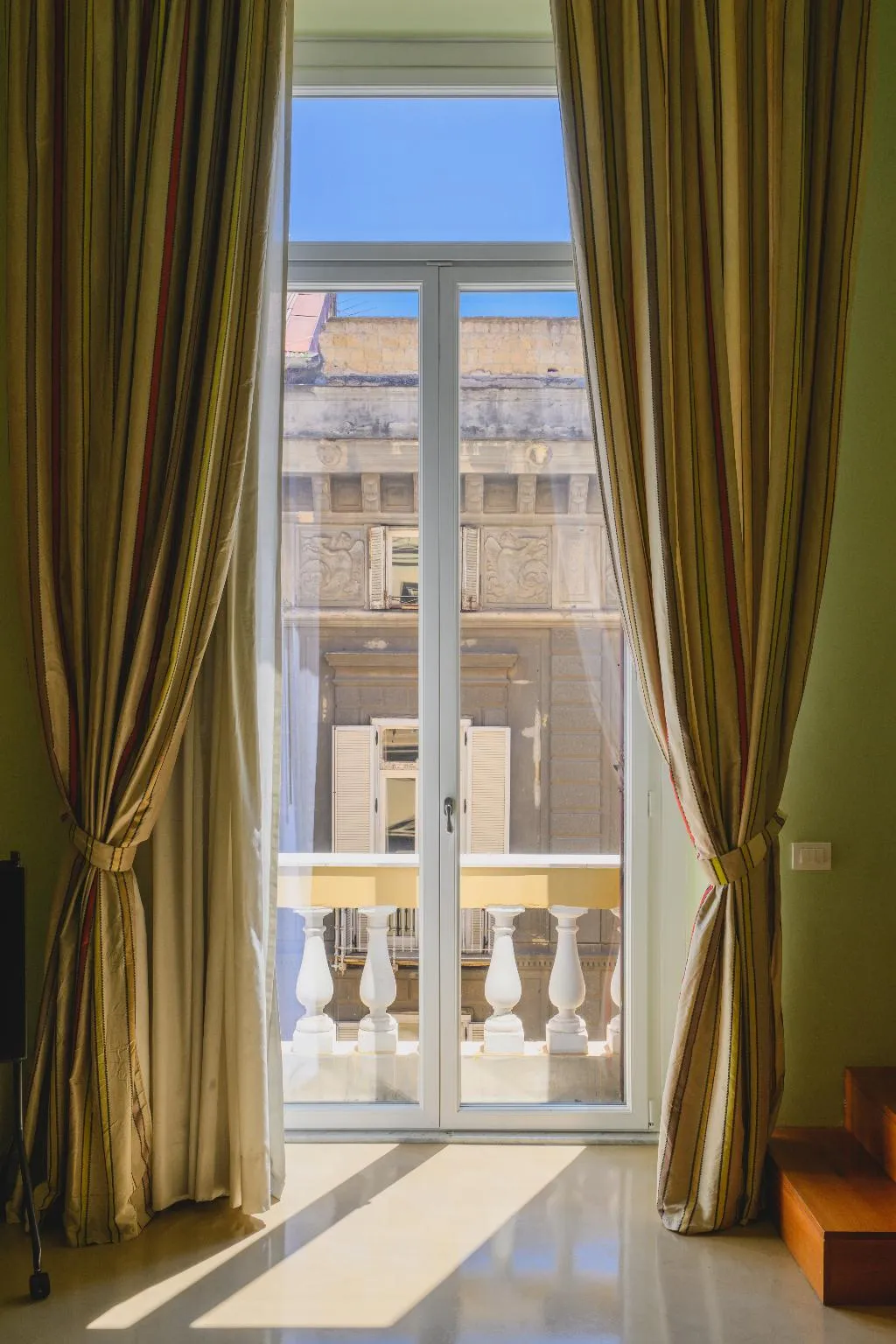 STUDIO DUPLEX SUPERIOR Room, Pretaloger Verdi 18, Naples