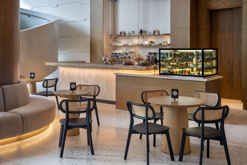 Bar, Radisson Beach Resort Palm Jumeirah, Dubai