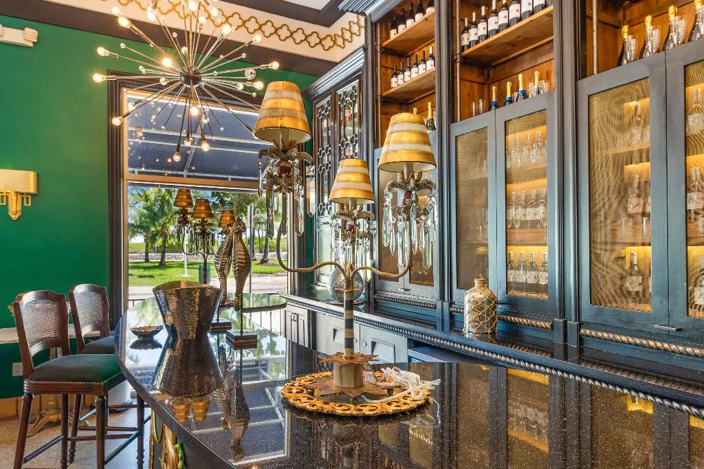 Bar, The Cavalier Hotel South Beach, Miami