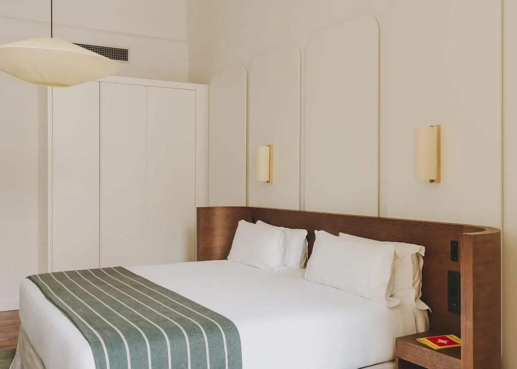 STUDIO KING SIZE BED Room, Regina, Barcelona