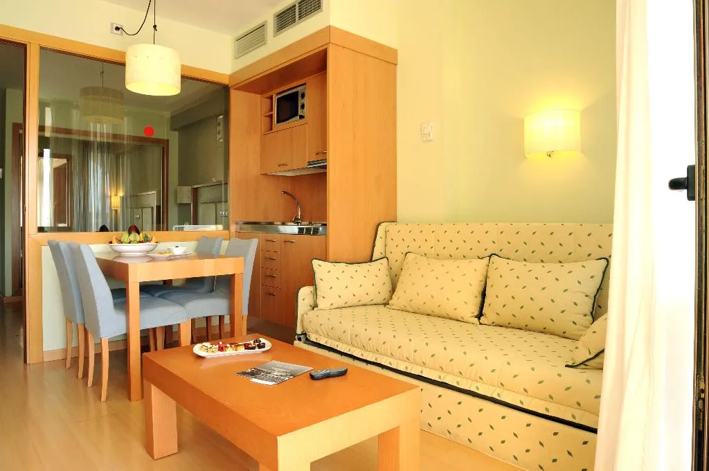 FAMILY ROOM CAPACITY 4 Room, Evenia Olympic Suites, Costa Brava