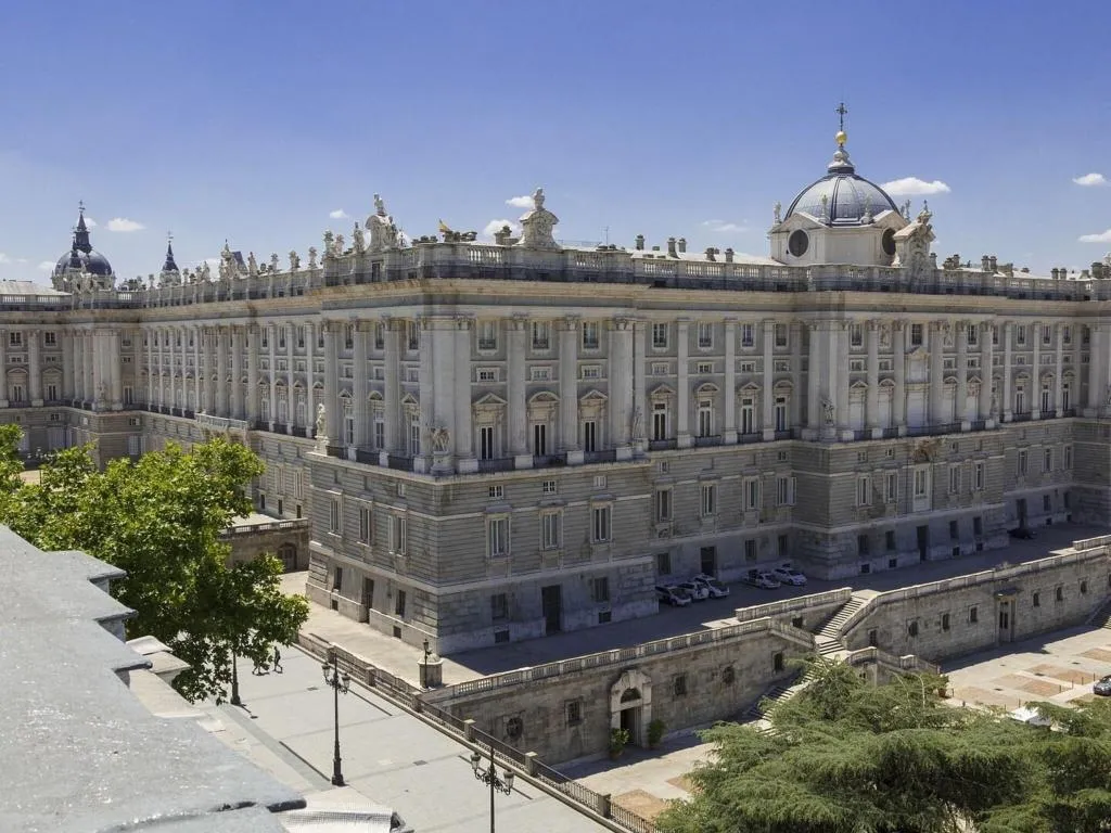 Sports and Entertainment, Hostal Esmeralda, Madrid