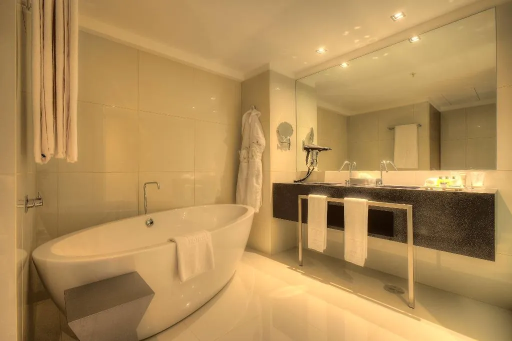 FAMILY ROOM WITH VIEWS Room, NH Collection Porto Batalha, Porto