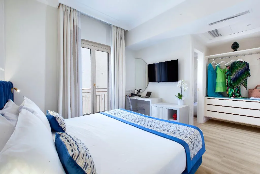 Double or Twin SUPERIOR WITH BALCONY Room, Michelangelo, Naples