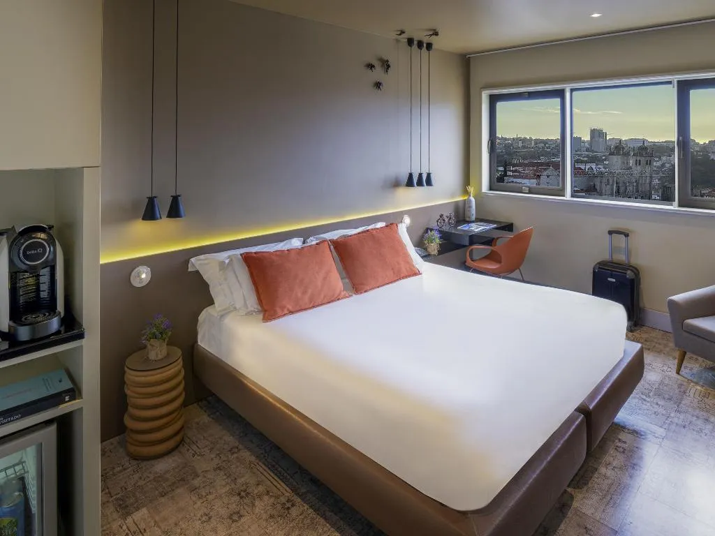 DOUBLE SUPERIOR WITH DOUBLE BED Room, Mercure Porto Centro Santa Catarina, Porto