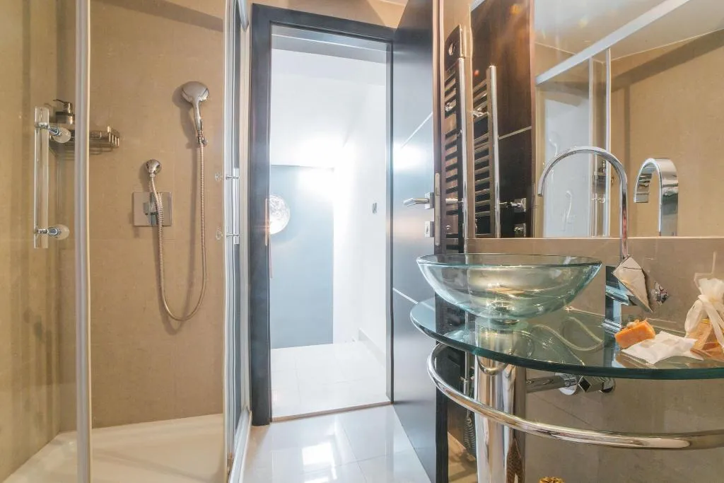Room, House Karkovich, Split