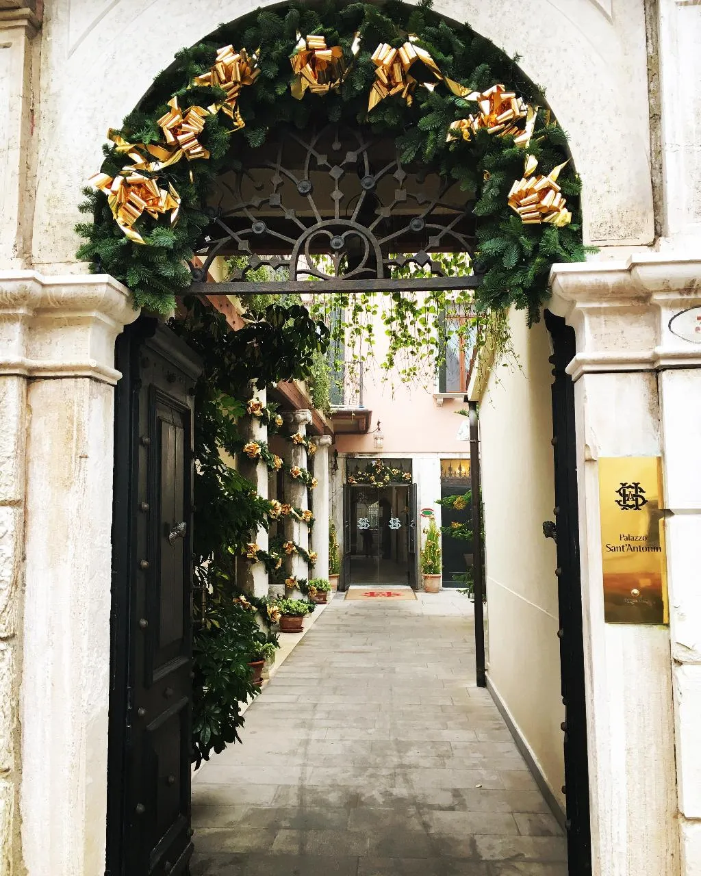 Lobby, Sant Antonin, Venice