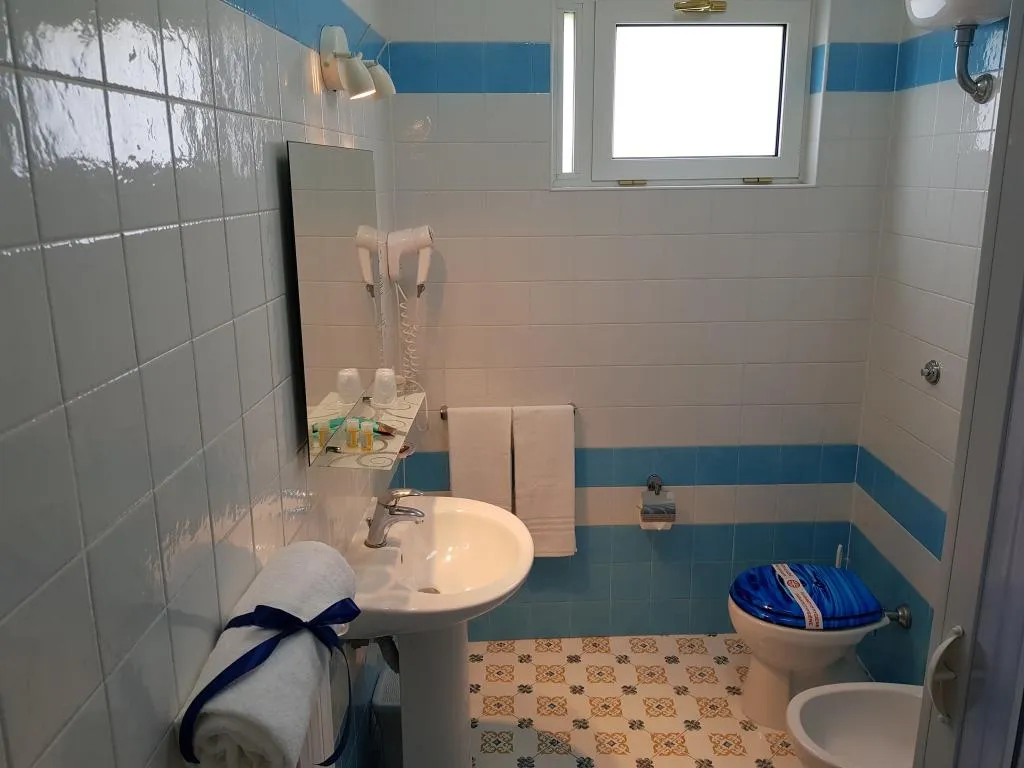 DOUBLE BASIC Room, Oriente, Naples